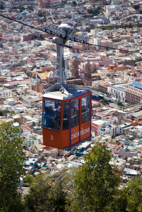 mont&eacute;e t&eacute;l&eacute;ph&eacute;rique, cerro de la Bufa &agrave; Zacatecas (Mexique)