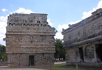 Eglise du Palais des Nonnes et &agrave; sa droite l'arri&egrave;re de l'annexe