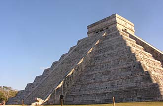 "El Castillo" &agrave; l'&eacute;quinoxe du Printemps