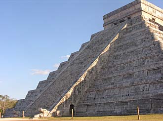 &eacute;volution de l'&eacute;quinoxe du printemps entre 15h et 17h locales le 21 mars 2011 &agrave; Chich&eacute;n Itz&aacute;