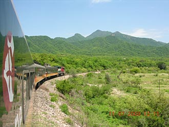 belle vue du train sur la nature sauvage dans le Canyon du Cuivre au nord du Mexique