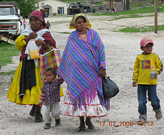 vers la f&ecirc;te de Cus&aacute;rar&eacute; (Creel, Chihuahua, Mexique)
