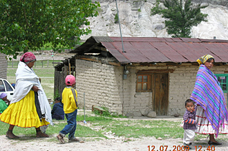 jeunes tarahumaras à Cusáraré (état de Chihuahua au Mexique)