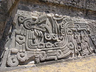 pyramide du serpent &agrave; plumes
