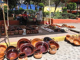 vente de poteries &agrave; Malinalco (&eacute;tat de Morelos au Mexique)