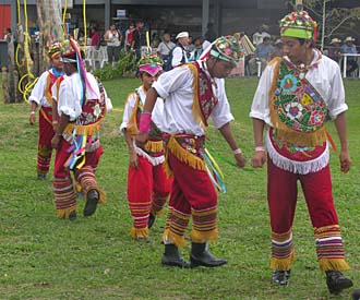 d&eacute;monstration de Voladores au Festival de l'Identit&eacute;