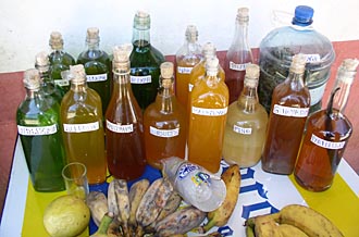 diff&eacute;rents types de boissons &agrave; base de fruits (maracuya,xolixpa,ananas, etc..)