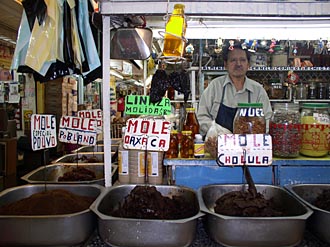 diff&eacute;rents "mole" au march&eacute; de la Merced &agrave; Mexico