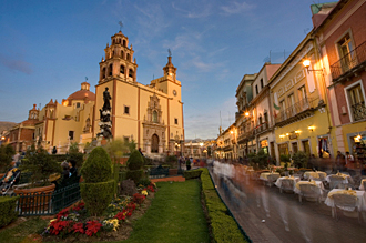 Cath&eacute;drale et Plaza de la Paz (Guanajuato, Mexique)