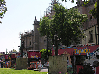 visites guid&eacute;es devant la cath&eacute;drale avec Tapatio Tour (Jalisco,Mexique)
