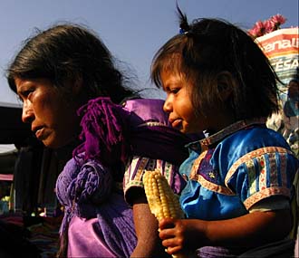 Indienne du Chiapas avec sa fille
