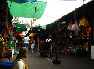 march&eacute; aux bondieuseries avant de monter