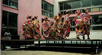 ballet folklorique de Mexico pr&egrave;s du march&eacute; de San Juan