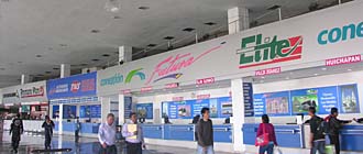 comptoirs des bus dans un des Terminaux de Mexico