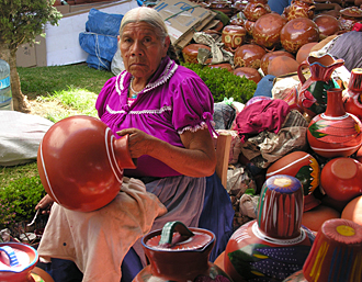 travail de la poterie au march&eacute; de uruapan