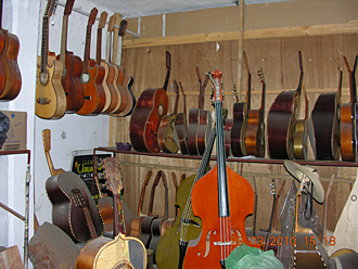 atelier de guitare &agrave; Paracho (Michoac&aacute;n, Mexique)