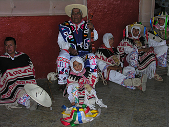 costume de la danse des petits vieux &agrave; P&aacute;tzcuaro (Michoac&aacute;n, Mexique)