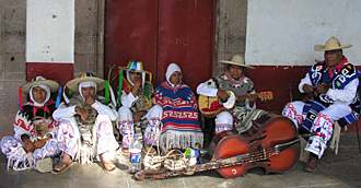 costume de la danse des petis vieux &agrave; P&aacute;tzcuaro (Michoac&aacute;n, Mexique)