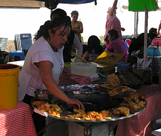 pr&eacute;paration du repas au march&eacute; de uruapan