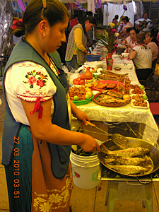 march&eacute; alimentaire &agrave; uruapan