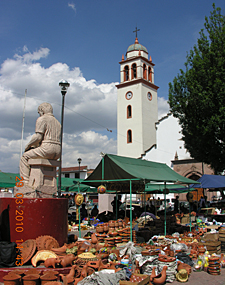 &eacute;glise et place de Paracho (Michoac&aacute;n, Mexique)