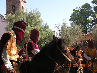 sortie des "espions" au Christ le jeudi Saint &agrave; Tzintzuntz&aacute;n (Mich)