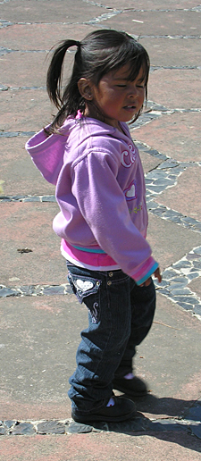 enfant local au march&eacute; de uruapan