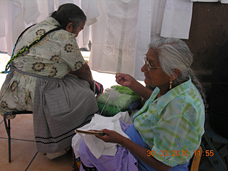 stand de broderie au march&eacute; artisanal de uruapan