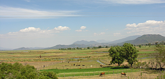 vue sur la presqu'&icirc;le &agrave; la sortie du village de Jar&aacute;cuaro en direction du lac (&eacute;tat du Michoac&aacute;n)