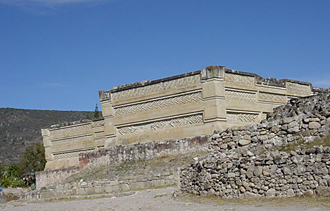 vue sur Mitla, groupe de l'&eacute;glise (Oaxaca, Mexique)