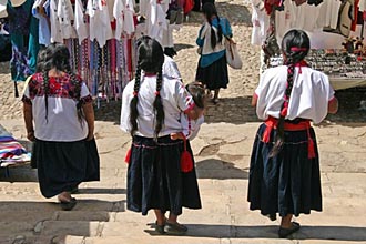 arriv&eacute;e sur le march&eacute; de Tenejapa