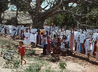 march&eacute; des huipils &agrave; San Crist&oacute;bal