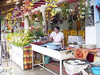 restaurant fleuri sur l'Ile de Janitzio (Mich, Mexique)