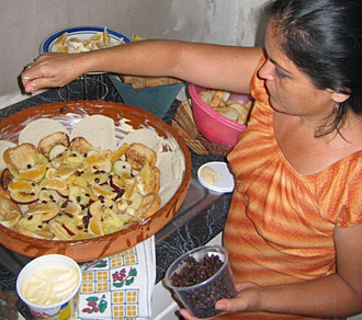 préparation de la capirotada