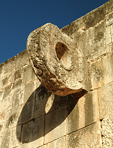 anneau-but (tachtli) du jeu de Balle (Chich&eacute;n Itz&aacute;, Yucat&aacute;n, Mexique)