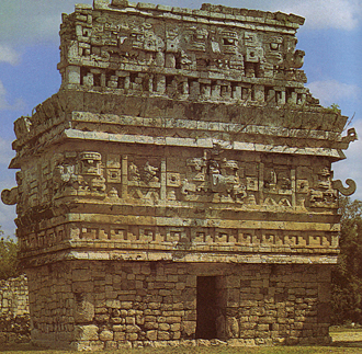 l'&eacute;glise situ&eacute;e dans l'ensemble du Palais des Nonnes (Chich&eacute;n Itz&aacute;, Yucat&aacute;n, Mexique)