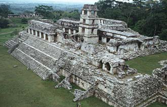 Ensemble de palais avec la Tour qui domine &agrave; Palenque (&eacute;tat de Chiapas, Mexique)