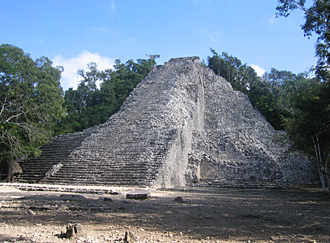 pyramide de Nohoch Mul  &agrave; Cob&aacute;