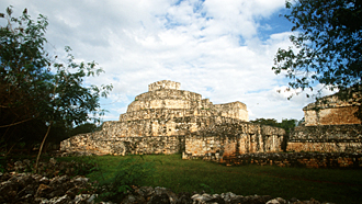 entr&eacute;e de la zone Ek'Balam (Yucat&aacute;n, Mexique)