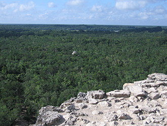 vue de la Grande  Pyramide (42 m et 120 marches) &agrave; Cob&aacute;