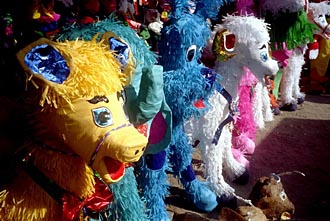 les pi&ntilde;atas en papier mach&eacute; &agrave; Chilpancingo 