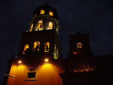 &eacute;glise San Francisco de nuit  &agrave; Quer&eacute;taro (capitale et &eacute;tat au Mexique)