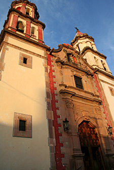 templo de la congregaci&oacute;n &agrave; Quer&eacute;taro (capitale et &eacute;tat au Mexique)