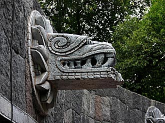 le fameux serpent &agrave; plumes, le Quetzac&oacute;atl
