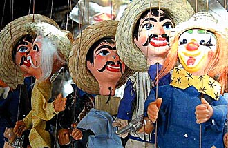 d&eacute;fil&eacute; de grandes marionnettes &agrave; San Miguel