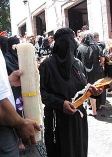 procession en noir (vendredi Saint) 
