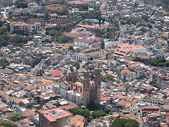 vue sur la ville depuis "el Cristo del Cerro"  &agrave; Taxco (&eacute;tat de Guerrero, Mexique)