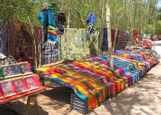 artisanat du Mexique (stand sur le site de Chich&eacute;n Itz&aacute;)