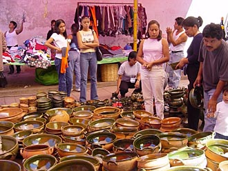 march&eacute; de poteries dans la r&eacute;gion d'Oaxaca