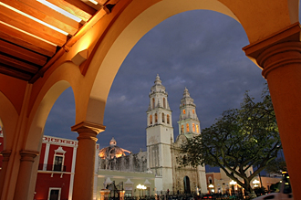 une des maisons coloniales avec vue sur la Cath&eacute;drale de Campeche